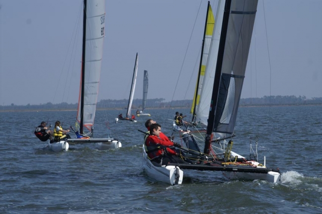  Escuela de vela y catamarán en Hourtin en Gironda 
